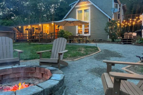 100-Year-Old Farmhouse with Hot Tub on 5 Acres!